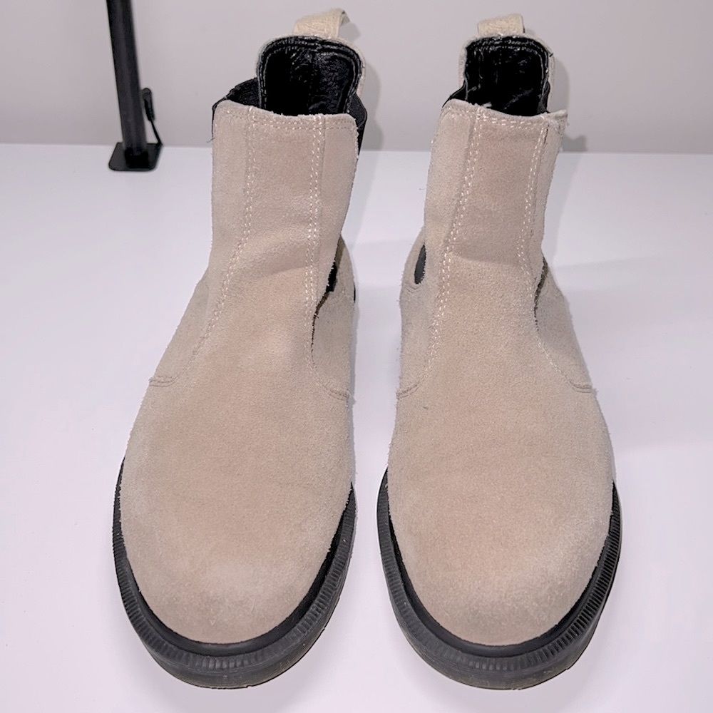 Chealse Boots/Dr. Martens